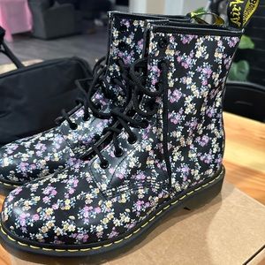 DR MARTEN BOOTS